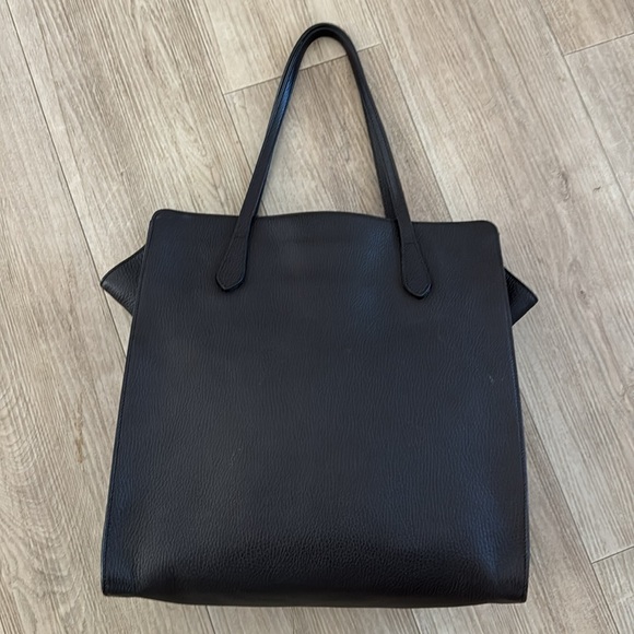 Gucci tote handbag. Like new. Open to offers - Picture 3 of 8